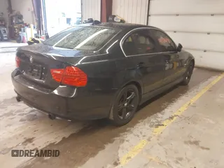 2009 BMW 3 Series 335i xDrive z VIN WBAPL33519A406632, wystawiony jako IAAI lot #41980298 z przebiegiem 197 581 mil mil oraz . Historia ofert i sprzedaży dostępna na DreamBid. Obrazek 4.