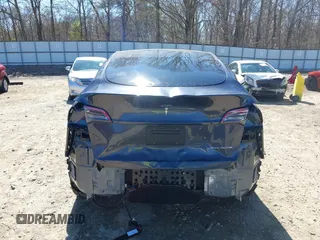 2024 Tesla Model Y Long Range z VIN 7SAYGDEE8RA262082, wystawiony jako IAAI lot #41834216 z przebiegiem 11 536 mil mil oraz . Historia ofert i sprzedaży dostępna na DreamBid. Obrazek 17.