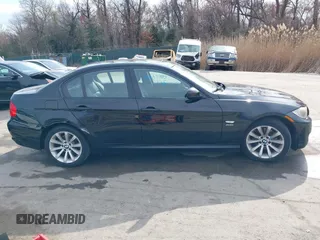 2011 BMW 3 Series 328i xDrive z VIN WBAPK7G55BNN87270, wystawiony jako IAAI lot #41907780 z przebiegiem 168 844 mil mil oraz . Historia ofert i sprzedaży dostępna na DreamBid. Obrazek 13.