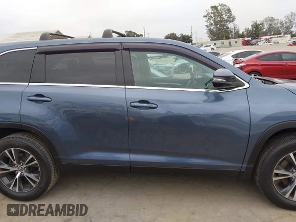 2019 Toyota Highlander LE z VIN 5TDZARFH2KS051554, wystawiony jako IAAI lot #42185481 z przebiegiem 206 754 mil mil oraz . Historia ofert i sprzedaży dostępna na DreamBid. Obrazek 13.