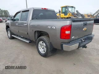 2013 Chevrolet Silverado 1500 LT with VIN 3GCPKSE74DG332907, listed as a IAAI auction lot 41951755 with 214,211 mi miles. Bid and sale history available at carsss.com. Image 3.