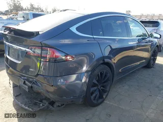 2018 Tesla Model X 75D with VIN 5YJXCBE22JF124270, listed as a IAAI auction lot 41909734 with 92,553 mi miles. Bid and sale history available at carsss.com. Image 4.