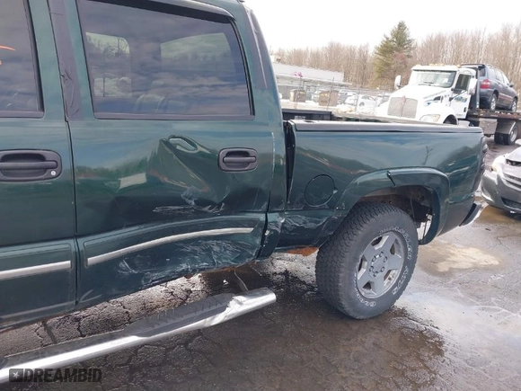 2006 Chevrolet Silverado 1500 LT2 with VIN 2GCEK13T761243605, listed as a IAAI auction lot 41645855 with 112,945 mi miles. Bid and sale history available at carsss.com. Image 6.