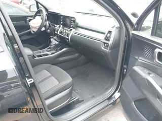 2022 Kia Sorento LX with VIN 5XYRG4LC3NG152579, listed as a IAAI auction lot 42092276 with 77,101 mi miles and . Bid and sale history available at DreamBid. Image 5.