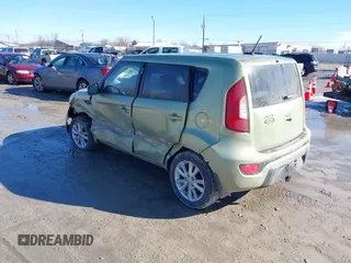 2013 Kia Soul + z VIN KNDJT2A67D7518517, wystawiony jako IAAI lot #41672301 z przebiegiem Nie podano mil oraz . Historia ofert i sprzedaży dostępna na DreamBid. Obrazek 3.
