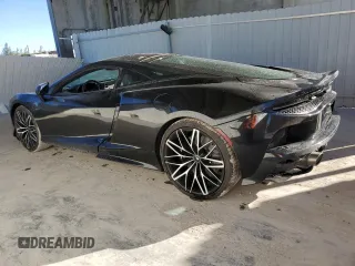 2022 McLaren GT z VIN SBM22GCA4NW001602, wystawiony jako Copart lot #83270334 z przebiegiem 33 668 mil mil oraz Tytuł czysty. Historia ofert i sprzedaży dostępna na DreamBid. Obrazek 2.