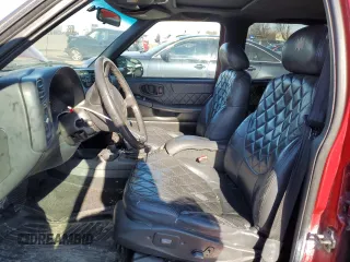 2000 GMC Envoy with VIN 1GKDT13W6Y2354558, listed as a Copart auction lot 42654665 with 201,547 mi miles and Salvage Title. Bid and sale history available at carsss.com. Image 7.