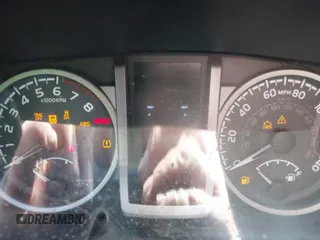 2017 Toyota Tacoma SR5 z VIN 3TMAZ5CN1HM026355, wystawiony jako IAAI lot #42060428 z przebiegiem 165 096 mil mil oraz . Historia ofert i sprzedaży dostępna na DreamBid. Obrazek 7.