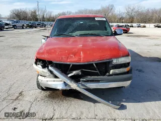2002 Chevrolet Silverado 1500 LT with VIN 2GCEC19TX21252006, listed as a Copart auction lot 84839084 with 198,778 mi miles and Salvage Title. Bid and sale history available at carsss.com. Image 5.