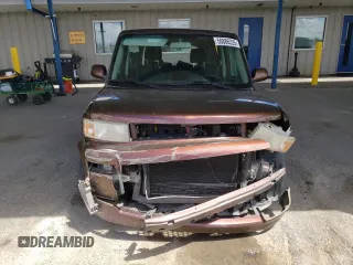 2006 Scion xB z VIN JTLKT324864125173, wystawiony jako Copart lot #56886225 z przebiegiem 153 008 mil mil oraz Szkoda całkowita • Salvage title. Historia ofert i sprzedaży dostępna na DreamBid. Obrazek 5.