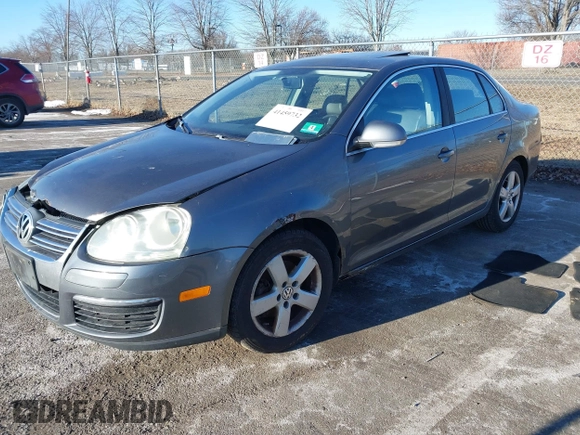 2008 Volkswagen Jetta SE z VIN 3VWRZ71K98M081253, wystawiony jako IAAI lot #41459732 z przebiegiem 174 887 mil mil oraz . Historia ofert i sprzedaży dostępna na DreamBid. Obrazek 17.