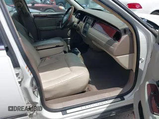 2004 Lincoln Town Car Ultimate z VIN 1LNHM83W04Y602034, wystawiony jako IAAI lot #42262561 z przebiegiem Nie podano mil oraz . Historia ofert i sprzedaży dostępna na DreamBid. Obrazek 5.