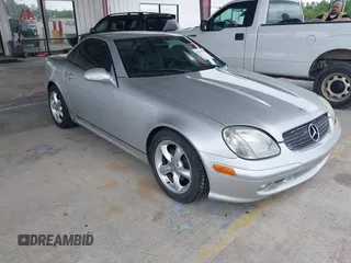 2001 Mercedes-Benz SLK 230/320 z VIN WDBKK65F91F207521, wystawiony jako IAAI lot #42293937 z przebiegiem 30 919 mil mil oraz . Historia ofert i sprzedaży dostępna na DreamBid. Obrazek 1.