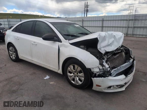 2015 Chevrolet Cruze LS z VIN 1G1PA5SHXF7151982, wystawiony jako Copart lot #54797185 z przebiegiem 137 278 mil mil oraz Szkoda całkowita • Salvage title. Historia ofert i sprzedaży dostępna na DreamBid. Obrazek 13.