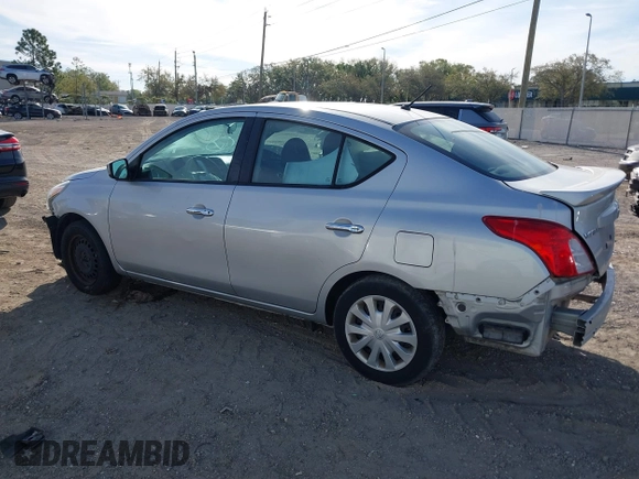 2019 Nissan Versa SV z VIN 3N1CN7AP4KL863069, wystawiony jako IAAI lot #41694007 z przebiegiem 131 141 mil mil oraz . Historia ofert i sprzedaży dostępna na DreamBid. Obrazek 3.