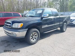 2000 Toyota Tundra SR5 with VIN 5TBBT4411YS094319, listed as a IAAI auction lot 42178871 with 210,339 mi miles and . Bid and sale history available at DreamBid. Image 2.