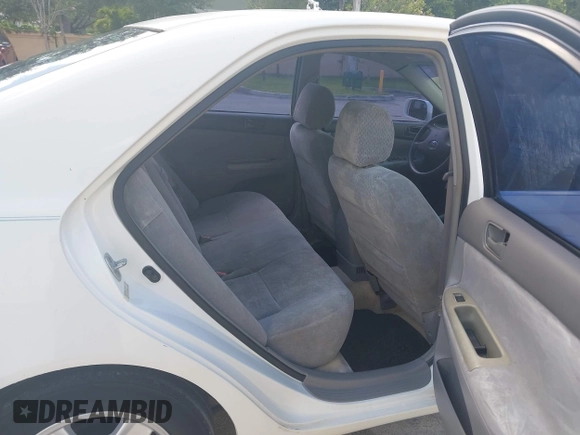 2002 Toyota Camry XLE z VIN 4T1BF32K42U007564, wystawiony jako IAAI lot #42534864 z przebiegiem 133 850 mil mil oraz . Historia ofert i sprzedaży dostępna na DreamBid. Obrazek 8.
