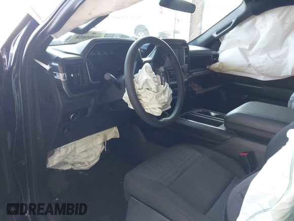 2023 Ford F-150 XL z VIN 1FTEW1CPXPFC16643, wystawiony jako IAAI lot #42205858 z przebiegiem Nie podano mil oraz . Historia ofert i sprzedaży dostępna na DreamBid. Obrazek 5.