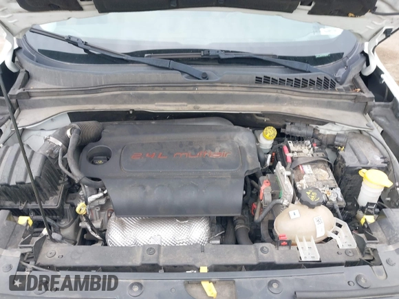 2015 Jeep Renegade Latitude with VIN ZACCJABT0FPB65587, listed as a IAAI auction lot 41913717 with 116,830 mi miles. Bid and sale history available at carsss.com. Image 10.