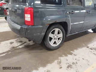 2008 Jeep Patriot Sport with VIN 1J8FF28W68D707209, listed as a IAAI auction lot 41853306 with 168,751 mi miles. Bid and sale history available at carsss.com. Image 6.