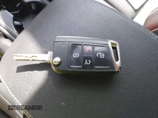 2021 Volkswagen Golf TSI z VIN 3VWG57AU9MM001027, wystawiony jako IAAI lot #42072074 z przebiegiem 81 819 mil mil oraz . Historia ofert i sprzedaży dostępna na DreamBid. Obrazek 11.