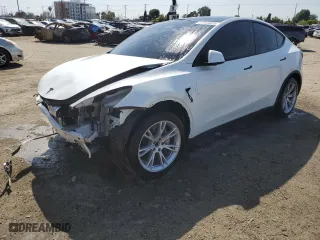 2024 Tesla Model Y with VIN 7SAYGDED8RF047909, listed as a Copart auction lot 51341805 with 7,881 mi miles and Salvage Title. Bid and sale history available at carsss.com. Image 1.