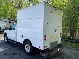 2015 Ford F-250 XL with VIN 1FDBF2B68FEA47594, listed as a Copart auction lot 64337445 with 451,093 mi miles and Clean title. Bid and sale history available at DreamBid. Image 3.