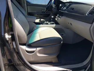 2017 Kia Sedona LX with VIN KNDMB5C17H6319935, listed as a IAAI auction lot 42025352 with 74,561 mi miles. Bid and sale history available at carsss.com. Image 5.