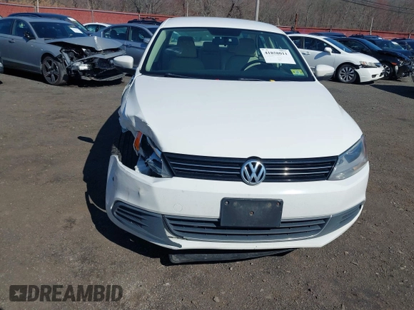 2013 Volkswagen Jetta Sedan SE with VIN 3VWDP7AJXDM373902, listed as a IAAI auction lot 41858011 with 153,974 mi miles. Bid and sale history available at carsss.com. Image 6.