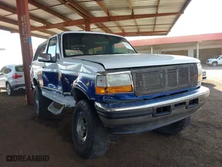 1996 Ford Bronco Custom with VIN 1FMEU15H3TLB30609, listed as a IAAI auction lot 42053896 with 238,597 mi miles. Bid and sale history available at carsss.com. Image 6.