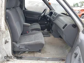 1998 Nissan Frontier XE z VIN 1N6DD26SXWC349603, wystawiony jako IAAI lot #42220949 z przebiegiem Nie podano mil oraz . Historia ofert i sprzedaży dostępna na DreamBid. Obrazek 5.