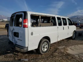 2006 Chevrolet Express Passenger with VIN 1GAHG39U461274433, listed as a Copart auction lot 82622414 with 206,975 mi miles and Clean title. Bid and sale history available at DreamBid. Image 3.