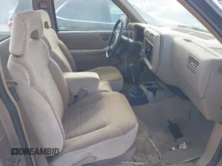 1996 Chevrolet S-10 with VIN 1GCCS1441T8106537, listed as a IAAI auction lot 42047330 with 150,000 mi miles and . Bid and sale history available at DreamBid. Image 5.