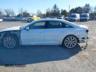 2019 Audi A6 Prestige with VIN WAUM2AF22KN044384, listed as a IAAI auction lot 41811753 with 38,602 mi miles and . Bid and sale history available at DreamBid. Image 14.