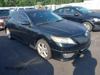 2011 Toyota Camry LE z VIN 4T1BF3EK3BU760806, wystawiony jako IAAI lot #42466739 z przebiegiem 248 847 mil mil oraz . Historia ofert i sprzedaży dostępna na DreamBid. Obrazek 1.