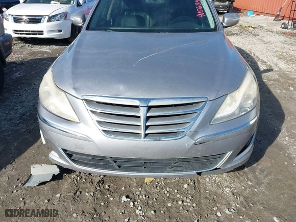 2013 Hyundai Genesis 3.8L with VIN KMHGC4DD0DU225085, listed as a IAAI auction lot 41563455 with NaN miles. Bid and sale history available at carsss.com. Image 11.