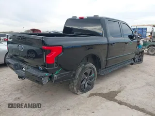 2023 Ford F-150 Lightning Pro z VIN 1FTVW1ELXPWG55836, wystawiony jako IAAI lot #41328873 z przebiegiem 6 742 mil mil oraz . Historia ofert i sprzedaży dostępna na DreamBid. Obrazek 4.