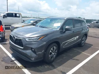 2024 Toyota Highlander LE z VIN 5TDKDRAH3RS543441, wystawiony jako IAAI lot #42429440 z przebiegiem 9 086 mil mil oraz . Historia ofert i sprzedaży dostępna na DreamBid. Obrazek 17.