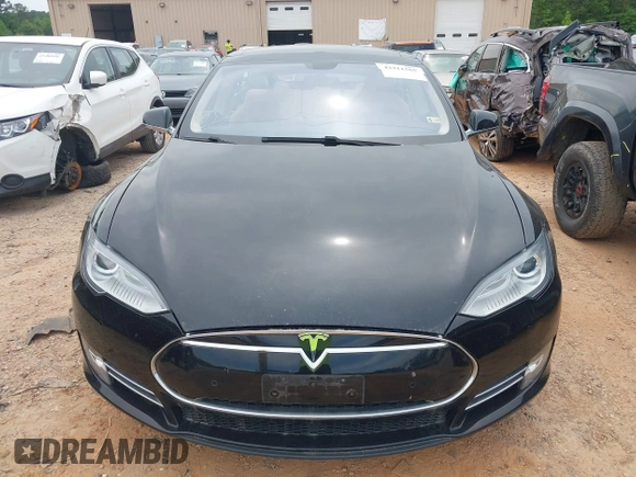 2014 Tesla Model S 60 with VIN 5YJSA1H10EFP34137, listed as a IAAI auction lot 42311565 with Not provided miles and . Bid and sale history available at DreamBid. Image 11.