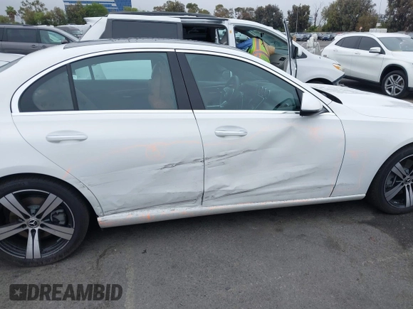 2025 Mercedes-Benz C 300 z VIN W1KAF4HB7SR250324, wystawiony jako IAAI lot #42404658 z przebiegiem 9 117 mil mil oraz . Historia ofert i sprzedaży dostępna na DreamBid. Obrazek 13.