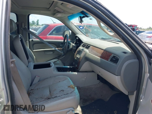 2011 Chevrolet Suburban LT с VIN 1GNSCJE02BR341808, выставлен на аукционе IAAI как лот 42394173 с пробегом 192 172 миль миль и . История ставок и продаж доступна на DreamBid. Изображение 5.