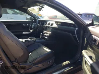 2017 Ford Mustang EcoBoost Premium z VIN 1FATP8UH9H5266676, wystawiony jako IAAI lot #42498829 z przebiegiem 24 255 mil mil oraz . Historia ofert i sprzedaży dostępna na DreamBid. Obrazek 5.