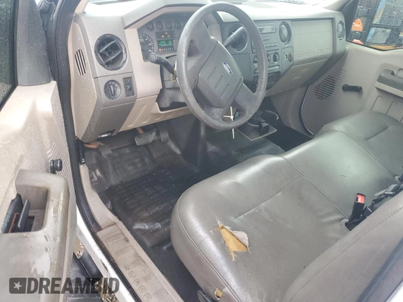 2009 Ford F-250 XL z VIN 1FTNF20549EB23067, wystawiony jako Copart lot #58130505 z przebiegiem 179 156 mil mil oraz Szkoda całkowita • Salvage title. Historia ofert i sprzedaży dostępna na DreamBid. Obrazek 8.