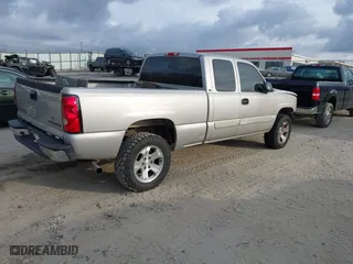 2005 Chevrolet Silverado 1500 LT with VIN 2GCEC19T751261914, listed as a IAAI auction lot 41715626 with 210,003 mi miles. Bid and sale history available at carsss.com. Image 4.