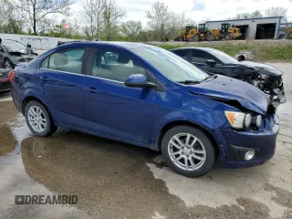 2014 Chevrolet Sonic LT z VIN 1G1JC5SH6E4156225, wystawiony jako Copart lot #54017215 z przebiegiem 161 854 mil mil oraz Szkoda całkowita • Salvage title. Historia ofert i sprzedaży dostępna na DreamBid. Obrazek 4.