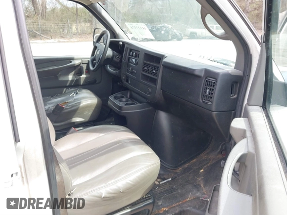 2008 Chevrolet City Express Cargo z VIN 1GCGG29K081189118, wystawiony jako IAAI lot #41727371 z przebiegiem 207 161 mil mil oraz . Historia ofert i sprzedaży dostępna na DreamBid. Obrazek 5.
