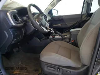 2023 Toyota Tacoma SR z VIN 3TMCZ5AN4PM599664, wystawiony jako Copart lot #57462455 z przebiegiem 65 736 mil mil oraz Szkoda całkowita • Salvage title. Historia ofert i sprzedaży dostępna na DreamBid. Obrazek 7.