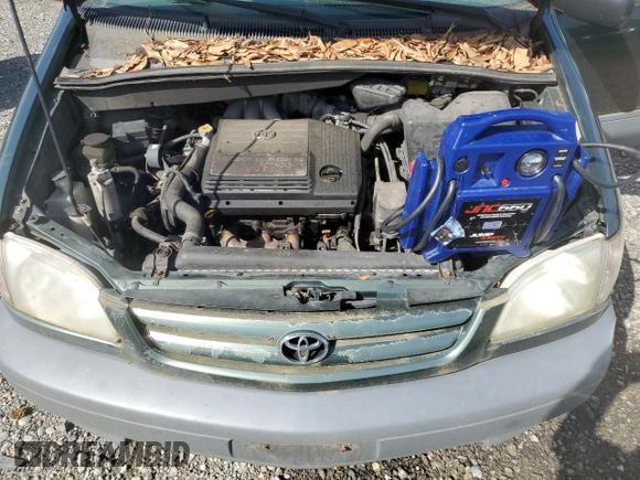 2001 Toyota Sienna LE with VIN 4T3ZF13C31U385732, listed as a Copart auction lot 52139285 with 212,910 mi miles and Clean Title. Bid and sale history available at carsss.com. Image 12.