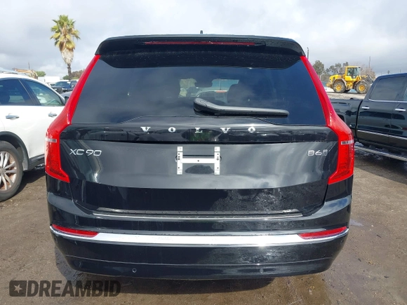 2024 Volvo XC90 Plus Bright Theme with VIN YV4062PE2R1218604, listed as a IAAI auction lot 41535490 with 698 mi miles. Bid and sale history available at carsss.com. Image 17.