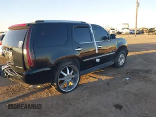 2007 Cadillac Escalade z VIN 1GYFK63847R288677, wystawiony jako IAAI lot #41296095 z przebiegiem 216 413 mil mil oraz . Historia ofert i sprzedaży dostępna na DreamBid. Obrazek 4.